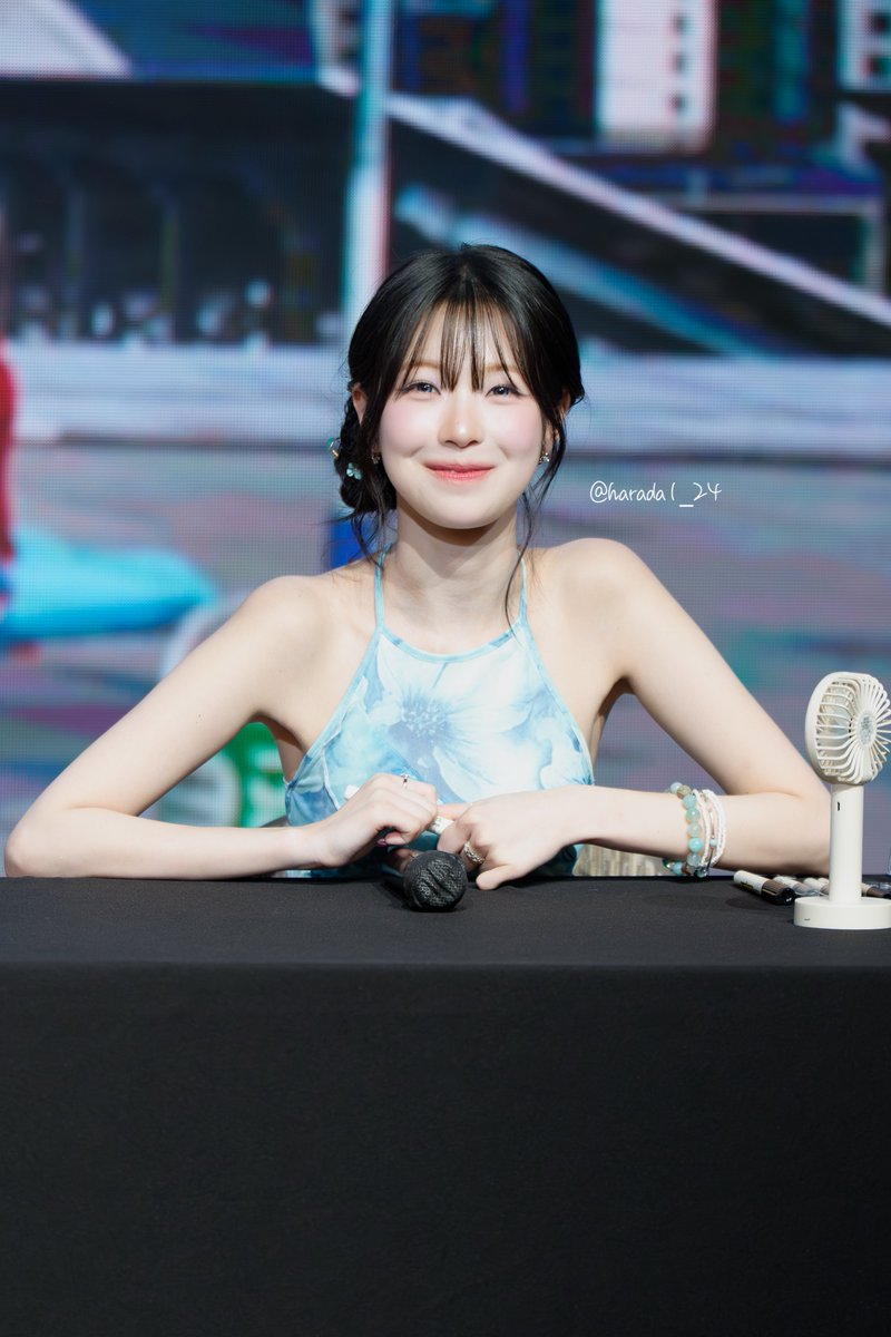 harada1_24's tweet photo. 260726 fromis_9 JumpUp fan sign

#fromis_9 #프로미스나인
#백지헌 #지헌
#BAEKJIHEON https://t.co/YrEZmIKzrH