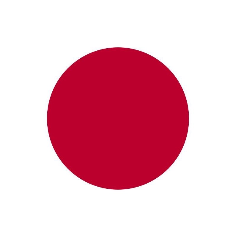 ThePenguinBTC's tweet photo. Boğa piyasası ne zaman başlayacak? Kararı yarın Japonya verecek.

Aylardır herkes aynı soruyu soruyor.

Boğa piyasası ne zaman başlayacak?

Cevabı hep ABD'de arıyorlar. Fed'de, enflasyon verisinde, faiz takviminde.

Hepsi doğru ama hiçbiri asıl engeli göstermiyor.

Çünkü yükselişin önünde duran engel ABD'de değil. Japonya'da ve yarın karar verilecek.

Bugün olanlarla başlayalım.

Yen bugün dolar karşısında yüzde 2,5 değer kazandı ve 76 günün en güçlü seviyesine çıktı.

O saatlerde ne bir veri açıklandı ne de bir haber çıktı.

Ortada haber yokken bu büyüklükte bir hareketin iki açıklaması var.

Ya Japonya piyasaya girip yen aldı. Ya da piyasa yarınki faiz artışını şimdiden fiyatlamaya başladı.

İkisi de aynı kapıya çıkıyor. Yarın Japonya'da açıklanacak karara.

Japonya Merkez Bankası faiz kararını yarın verecek. Yani bu hareket karardan bir gün önce geldi.

Bir merkez bankasının kararından bir gün önce piyasada böyle bir kıpırdanma varsa, orada beklenen sıradan bir toplantı değildir.

Peki Japonya'nın faiz kararı neden bütün dünyanın meselesi?

Japonya faizini yıllardır sıfıra yakın tuttu. Dünyada bunu bu kadar uzun süre yapan başka ülke yok.

Büyük fonlar buradan bir yol buldu.

Japonya'dan ucuza yen borçlan, bozdur, getirisi yüksek bir yere yatır, aradaki farkı cebine koy. Bu işin piyasadaki adı carry trade.

Bu para ABD tahvillerine, borsalara, gelişmekte olan ülke piyasalarına, dijital varlıklara gitti.

Yıllar içinde trilyonlarca dolar bu yoldan geçti.

Bugün ekranda gördüğünüz fiyatların birçoğunun içinde bir yerlerde Japonya'dan borçlanılmış para duruyor.

Şimdi çoğu kişinin ters bildiği yere geliyoruz.

Yen'in yıllardır değer kaybetmesi bu düzen için sorun değildi. Tam tersine yakıttı.

Çünkü yen ucuzladıkça aynı borç daha kolay kapanıyor, aradaki fark büyüyordu. Düşen yen bu işi her yıl daha kârlı hale getirdi.

Son yılların yükselişini besleyen görünmez damar buydu.

Peki Japonya faizini neden bu kadar uzun süre sıfırda tuttu?

Çünkü Japonya'nın derdi fiyatların artması değildi. Fiyatların düşmesiydi.

Çoğu kişi bunu duyunca şaşırır. Fiyat düşüyorsa iyi değil mi diye sorar.

Değil.

Şöyle düşünün.

Mahallenizdeki mağaza her hafta fiyatı biraz daha indiriyor. Bugün alacağınız ayakkabı gelecek hafta daha ucuz olacak. Ne yaparsınız?

Beklersiniz.

Bir kişi beklerse sorun olmaz.

Milyonlarca kişi aynı anda beklerse talep durur. Talep durunca satılmayan mal birikir. Mal biriktikçe fiyat daha da iner. Fiyat indikçe beklemek daha mantıklı hale gelir.

Üretici satış yapamadığı için kazanamaz. Kazanamayınca üretimi kısar, işçi çıkarır. İnsanların geliri düşünce talep bir kat daha azalır.

Ekonomi olduğu yerde durur.

Japonya bu döngüden çıkmak için faizi sıfıra indirdi. Beklemenin getirisini sıfırladı, borçlanmayı ucuzlattı.

Japon halkı yine de harcamadı. Ama dünyanın geri kalanı o parayı sonuna kadar kullandı.

Sonunda enflasyon geldi. Ama beklenen yerden gelmedi.

Bu artış Japon halkı çok harcadığı için oluşmadı. Dışarıdan geldi.

ABD'de faiz yüksek, Japonya'da sıfıra yakın. Para her zaman daha çok kazandığı yere akar. Yatırımcı yen'i bırakıp dolara koştu.

Japonya ise tükettiği enerjinin neredeyse tamamını dışarıdan alıyor ve faturayı dolarla ödüyor.

İkisi birleşince döngü kuruluyor.

Yen düşer, enerji faturası artar. Fatura artınca ülkedeki fiyatlar yükselir. Fiyatlar yükselince faiz artırma baskısı büyür. Faiz artmazsa yen yine düşer ve her şey aynı yerden başlar.

Yani yakıt bir noktadan sonra kendi motorunu yakmaya başlıyor.

Japonya bunu durdurmak için piyasaya birkaç kez girdi. 2022'de girdi, 2024'te girdi. Her seferinde yen birkaç gün toparlandı, sonra aynı yere döndü.

Sebebi basit. Müdahale sonucu düzeltiyor, sebebi yerinde bırakıyor. Faiz farkı kapanmadıkça hiçbir müdahale kalıcı olmuyor.

Farkı kapatmanın tek yolu faizi artırmak.

Japonya faizi artırdığı gün ne olur?

1. Japonya'dan borçlanmanın maliyeti yükselir. Ucuz para devri biter.

2. Aradaki getiri farkı erir. Pozisyonu taşımanın anlamı kalmaz.

3. Yen sert şekilde yükselir. Borç yen cinsinden olduğu için aynı borcu kapatmak artık daha pahalıdır.

4. Kayıp büyüyünce teminat çağrısı gelir. Fon artık istediği için değil, mecbur olduğu için satar.

5. Hepsi aynı anda satar. Çünkü hepsi aynı yerden borçlandı ve hepsi aynı haberi aynı gün okur.

Bu senaryo teori değil. Yaşandı.

5 Ağustos 2024. Japonya faizi artırdı, yen sert yükseldi ve Japon borsası aynı gün %12'nin üzerinde düştü. Tokyo'da başlayan satış saatler içinde bütün dünyaya yayıldı.

Sebep Japonya'nın ekonomisi değildi. Yen borcuyla açılmış pozisyonların aynı anda kapanmasıydı.

Burada bir kelime var, metnin tamamını taşıyor.

Satmak isteyen değil, satmak zorunda olan.

Piyasada fiyatı asıl aşağı çeken taraf her zaman ikincisidir.

Şimdi tabloya bir bütün olarak bakın.

Yen'in ucuz kalması piyasaları yıllarca yukarı taşıdı. Yen'in aniden pahalanması aynı piyasaları aşağı çekiyor.

Yani yükselişi yaratan şeyle onu bitiren şey aynı şey.

Şimdi yarına gelelim.

Japonya faizi artırırsa bu zincir yarından itibaren işlemeye başlar. 

Satış gelir, acı erken yaşanır. Ama mecbur satıcılar işlerini bitirdiğinde piyasanın üstündeki yük kalkmış olur.

Artırmazsa yen yeniden düşmeye başlar, enerji faturası artar, baskı büyür. Kısa vadede rahatlarız ama aynı yük aylarca tepemizde durmaya devam eder.

Bir şeyi de not edin. 

Yarın kararın kendisinden çok sonrasında verilen mesaj önemli olacak. 

Bir konu daha var.

Japonya dünyada en çok ABD tahvili tutan ülke. Yaklaşık 1.2 trilyon dolar.

Japonya faizi artırırsa kendi tahvili cazip hale gelir. Japon parası eve döner. ABD tahviline talep azalır, ABD faizleri yukarı gider.

Yarınki karar bu yüzden sadece yen'i ilgilendirmiyor.

Yarın neye bakılacak?

1. Faiz artışı geldi mi, gelmediyse mesajın tonu ne?

2. Karardan sonra yen bugünkü kazancını koruyor mu, yoksa birkaç gün içinde geri mi veriyor?

3. Yen'deki günlük hareketler sertliğini koruyor mu, yoksa sakinleşiyor mu?

Üçüncüsü en önemlisi.

Çünkü boğa piyasası yen güçlendiği için başlamayacak. Yen'deki sert hareket bittiği gün başlayacak.

O gün, satmak zorunda olanların işi bitmiş demektir.

Yıllardır bu yükselişi yaratan şeyin adı ucuz yen. 

Yarın onun geri alınıp alınmayacağına karar verilecek.