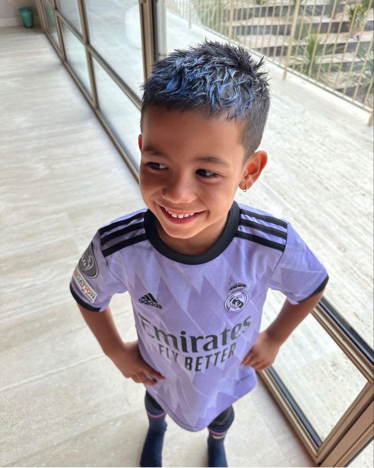 RonaldDaily23's tweet photo. 🚨 Cristiano Ronaldo says his son Mateo believes Mbappé is better than him! 😄 The GOAT just laughed and kept it classy. 🐐🇵🇹 What do you think? 👇 https://t.co/fPXs977024