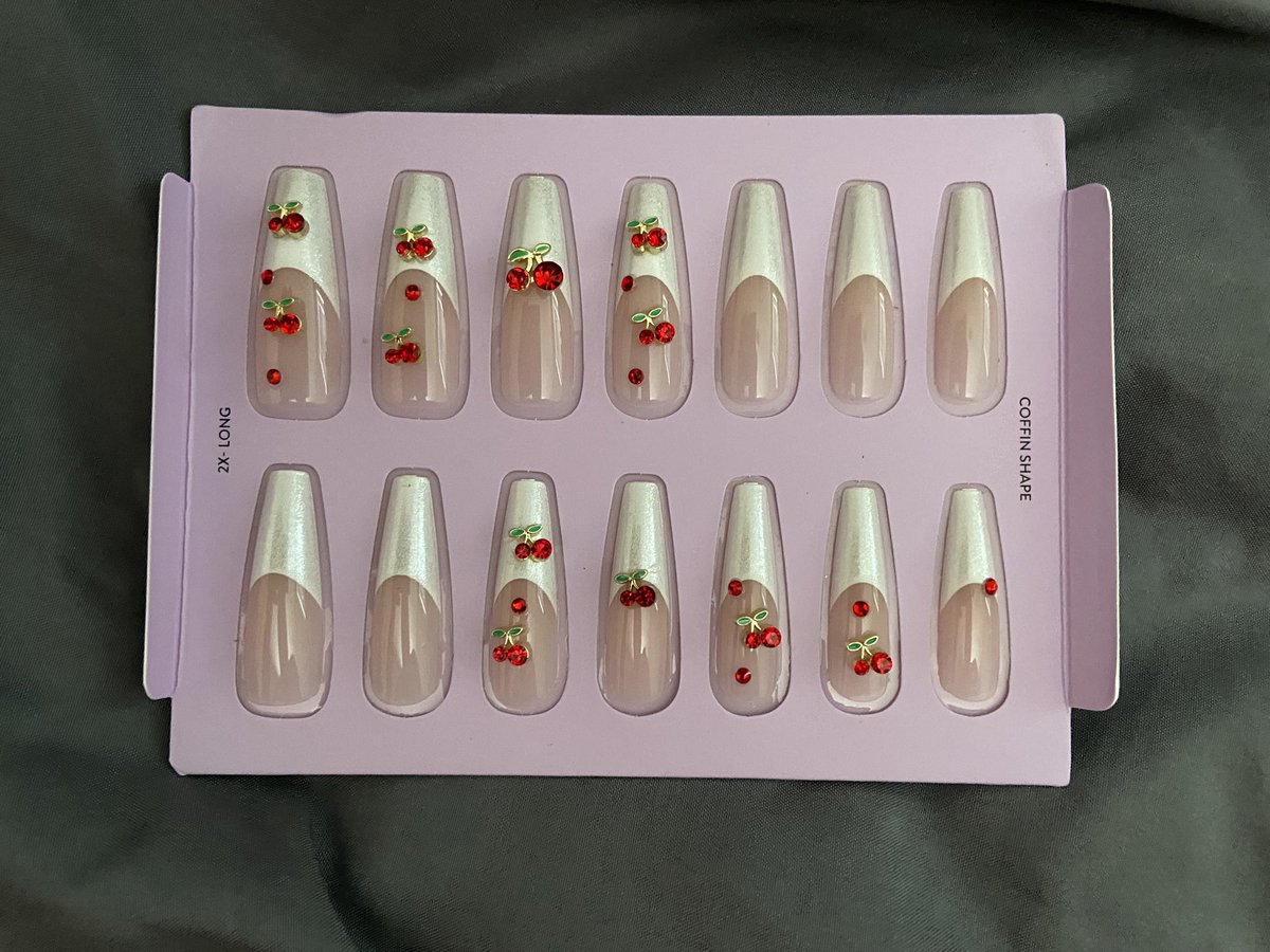 macabrexdesires's tweet photo. hair dye is setting and then it’s time for these beauties 🍒 https://t.co/UVVnAMFt0y
