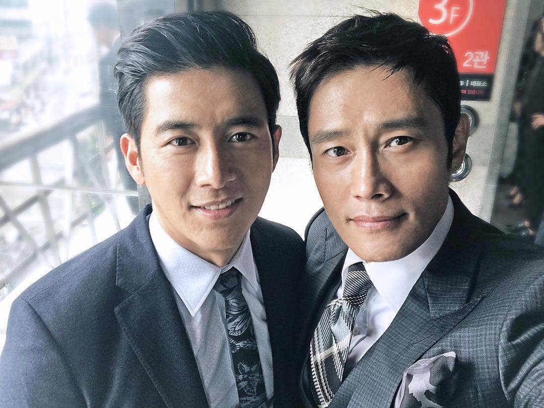 cattowriter's tweet photo. Lee Byung-hun in 2017 แว้บแรกนึกว่าเอไอเอาจริงๆ 5555
แบบเลื่อนลงไปละ คิดในใจเอไออีกละ หืมม แต่คนลง BH Entertainment 2017
เฮ้ยย ของจริง 🐱🔥 ป๋าหน้าเด็ก หน้าหล่อมากกกก 

#Leebyunghun #LBH #อีบยองฮอน #イ・ビョンホン #이병헌 https://t.co/IHd6W4boer