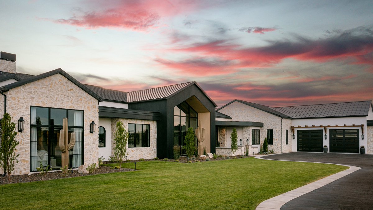bkvirtualhomes's tweet photo. It is always rewarding to see our home designs come to life in a finished project like this. https://t.co/6J6NGN3igy