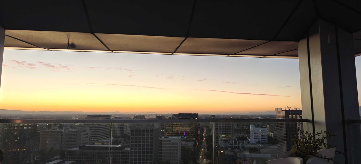 Slimunkey's tweet photo. Offkai was a ton of fun!!!! I don't think any other con pushes me this hard in terms of lack of sleep/food but despite all that I'm always having fun!!

I'm gonna ramble but to start The momo's afterparty was an absolute blast!! The sights on the balcony were amazing! 
1/9 https://t.co/1SIT4uF6Ut