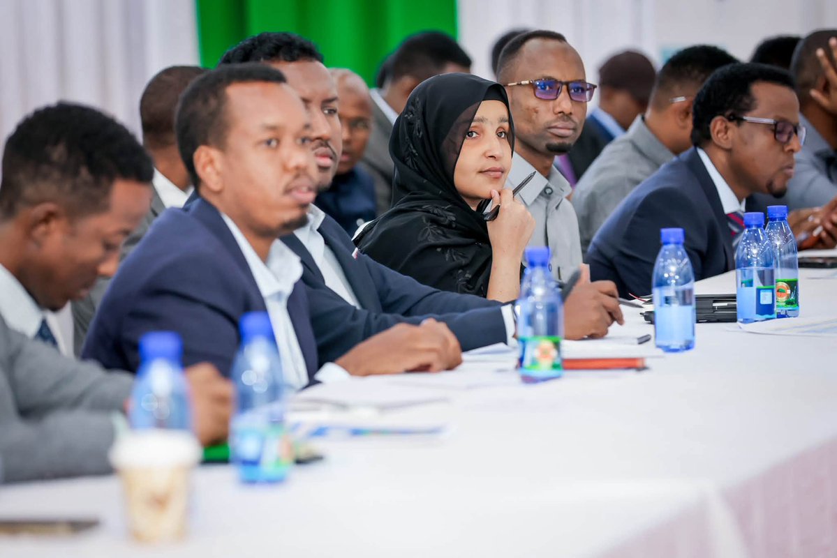 SMPASchool's tweet photo. Empowering Leadership for Public Sector Excellence!
The School of Management and Public Administration (SMPA) of Somali National University (SNU) has successfully wrapped up a comprehensive 3-day Executive Induction & Leadership Retreat for the newly appointed Cabinet of Ministers from the South West State of Somalia (SWS).
Organized and Hosted by Villa KGS, the program focused heavily on upholding the rule of law, navigating the hierarchy of legal frameworks and regulations, fostering seamless FGS-FMS cooperation, and advancing SWS’s new vision aligned with the National Transformation Plan (NTP 2025–2029) and Vision 2060.
Since the University's goals include contributing to strengthening the quality of government institutions, it is committed to working with transparency and honesty for the benefit of the nation