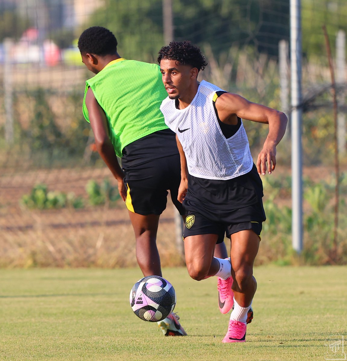ittihad_fr's tweet photo. التدريب الأخير لنمور U21 في مدينة برشلونة 🐅💛

#النمور_في_اسبانيا | #اتحادU21 https://t.co/XPY4WzCtlN