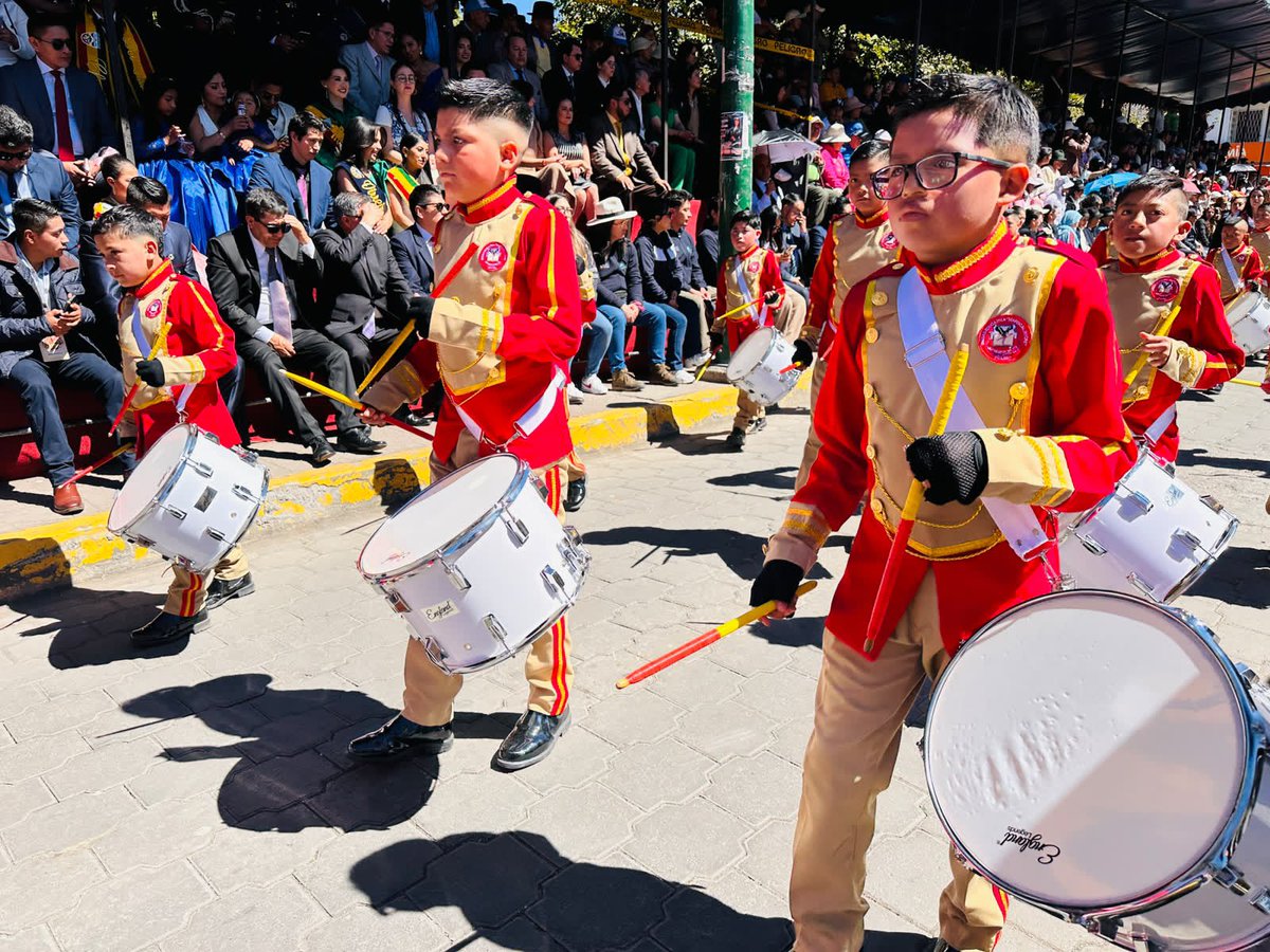 EducacionZ3_Ec's tweet photo. [TUNGURAHUA] En conmemoración de los 175 años de cantonización de Santiago de Píllaro, 1.800 estudiantes participaron en el Desfile Cívico, una jornada que destacó el civismo y el compromiso de las nuevas generaciones con la historia, las tradiciones y la identidad del cantón. https://t.co/GQsaPCiYZ2
