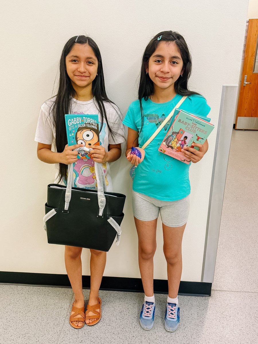 IrvingLibraries's tweet photo. 🎉They didn’t just read a little…they read ALOTL!📚

@IrvingISD crushed the summer reading goal by logging over 1️⃣5️⃣0️⃣K minutes in @beanstackapp proving that a little reading each day adds up to something BIG! Readers earned prizes &amp; kept the joy of reading alive all summer long https://t.co/RyPU4dxDon