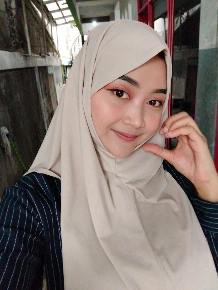 slviamami's tweet photo. @poodydy Pejuhin mama muda 

#pejuhinfoto #crotinmuka https://t.co/QkAF6fIweK