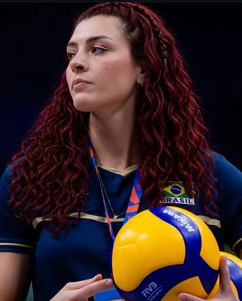 montibelir's tweet photo. não aguento essa conta que posta a rosa de tudo quanto é jeito, menos como ela é https://t.co/h5A8JJzi9s