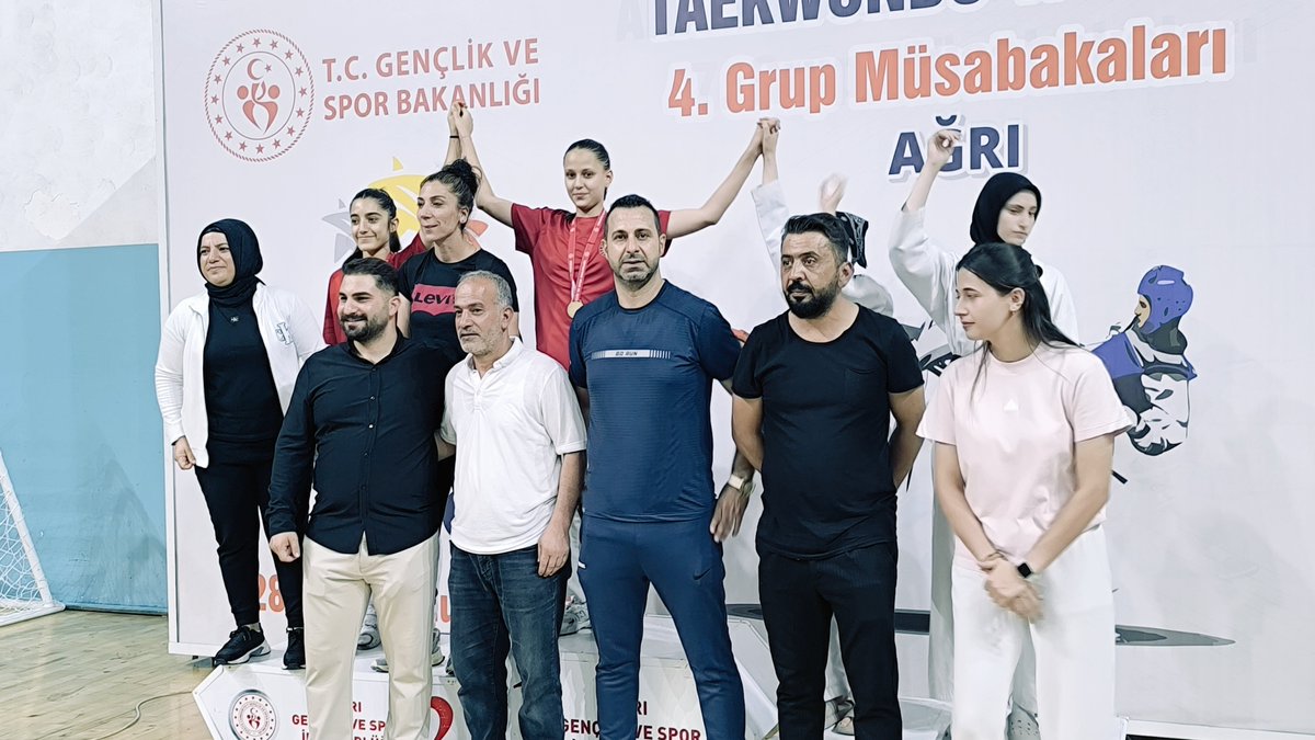 ElazGsk's tweet photo. Ağrı ilinde düzenlenen Anadolu Yıldızlar Ligi Grup Müsabakalarında; 55 kg'da 1. olan sporcumuz Amine Erva Salman'ı ve 41 kg'da 2.olan sporcumuz Ayşe Kübra Adal'ı yürekten tebrik ediyoruz. Türkiye Finallerinde sporcularımıza başarılar dileriz https://t.co/C7VdpLsTe3