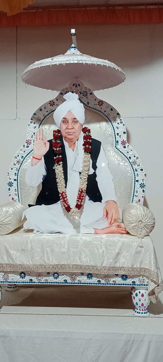 ABasaiya's tweet photo. #godeveningThursday
#पूर्णगुरु_संतरामपालजीमहाराज
Sant Rampal Ji Maharaj
संतों सतगुरु मोहे भावै, जो नैनन अलख लखावै।। ढोलत ढिगै ना बोलत बिसरै, सत उपदेश दृढ़ावै।।
आंख ना मूंदै कान ना रूदैं ना अनहद उरझावै। प्राण पूंज क्रियाओं से न्यारा, सहज समाधि https://t.co/Z3QxBwhCJA