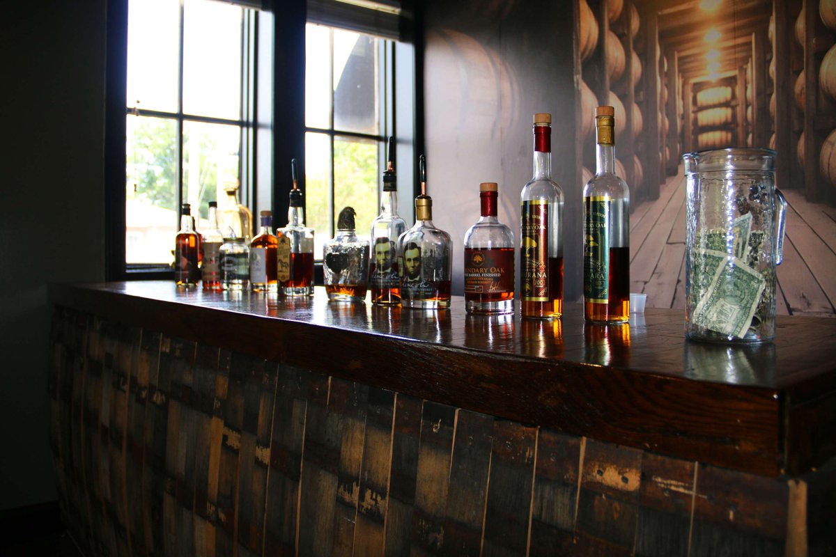 visitbardstown's tweet photo. New to Bardstown! 🥃 Boundary Oak Distillery brings a unique bourbon experience to the heart of the city. Dip your own wax bottle, enjoy a guided tasting, &amp;discover award-winning Kentucky spirits rooted in generations of bourbon heritage.

Learn more: https://t.co/L4poctXb5D https://t.co/J3mQrKhzmT