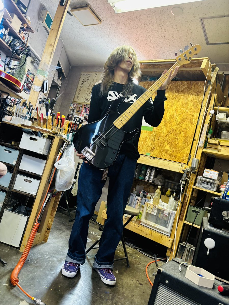 DochiT1's tweet photo. 俺の改造ベース

ピックアップ：ハムバッカー → スプリットコイル
内臓プリアンプ破棄 → 漢の1ボリューム

#ベース改造 https://t.co/mJxAbKY4h9