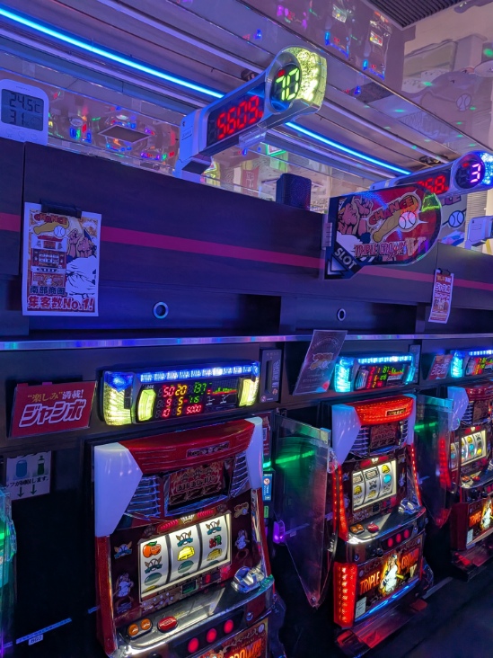 Sun_Tomishiro's tweet photo. Let's enjoy トミシロ
遊技結果を一部ご紹介📷

☆★☆★☆★☆★☆★
4円パチンコ
＃無職転生　50,070玉

20円スロット
＃沖ドキGOLD　4,875枚
＃トリプルクラウン　5,609枚

2円スロット
＃東京リベンジャーズ　9,645枚

写真に載ってない台も好評稼働中！！
☆★☆★☆★☆★☆★ https://t.co/8n396IgrjE
