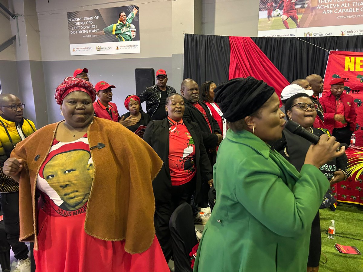 EFFEASTERNCAPE_'s tweet photo. ♦️IN PICTURES♦️📸
The EFF Chairperson of Alex Matikinca Sub-Region, fighter Tembisa Mnana led the singing of the National Anthem as composed by Enoch Sontonga at the Memorial Service of the late fighter Zanele Mali
#RIPFighter https://t.co/Xd64AMFkhU