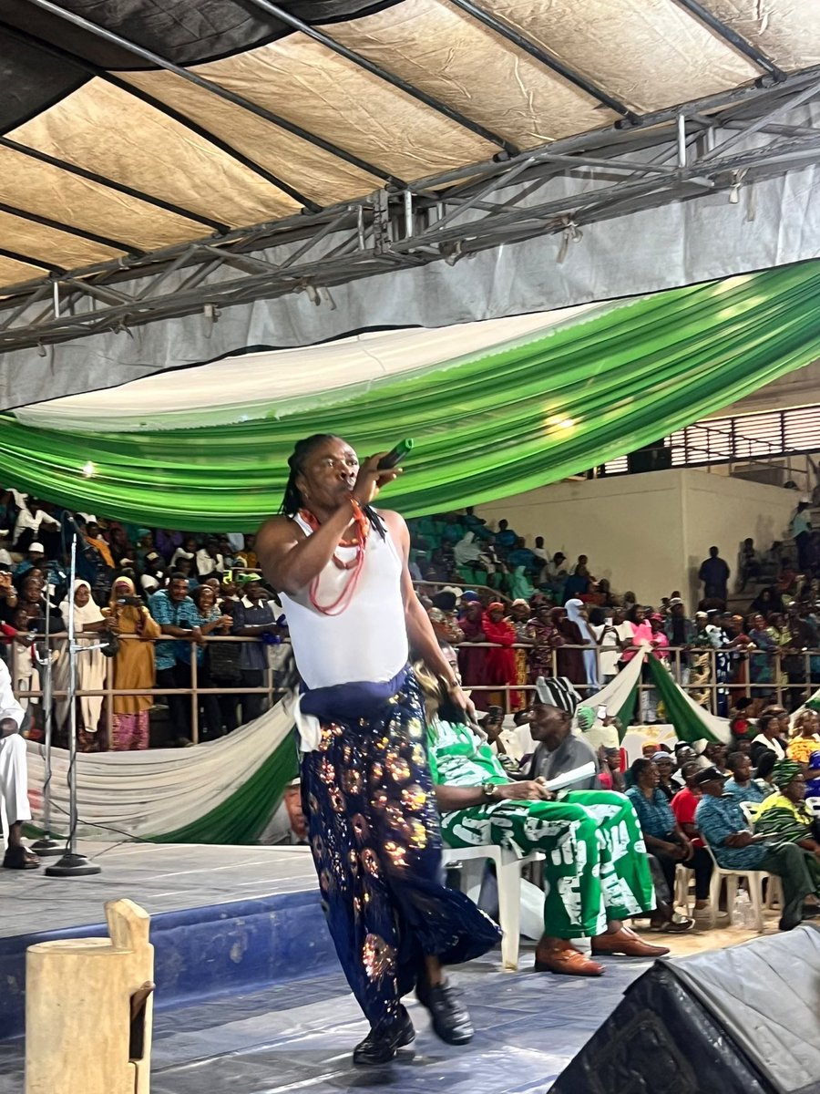 _bobo_yii_sha's tweet photo. The #SNGOSCEONationalWorkshop was not just about empowerment talks.  

It was also a platform for entertainment, as we saw Nigerian legend, Original Stereoman, perform hit songs live at the event. https://t.co/D3pqRlAoPG