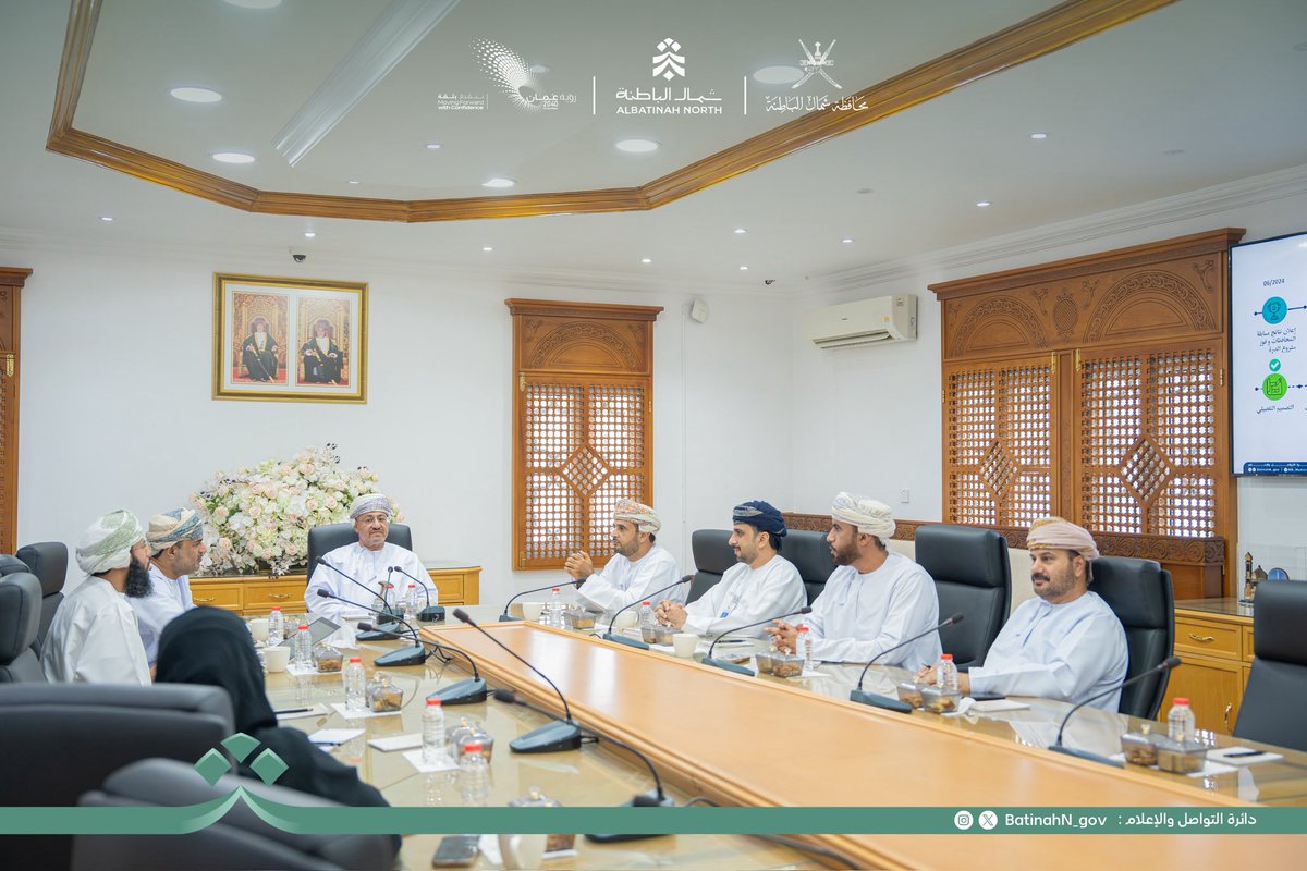 BatinahN_gov's tweet photo. ترأس سعادة الشيخ سعود بن محمد الهنائي، والي #صحار، اجتماعًا لمتابعة سير تنفيذ عددٍ من المشاريع، والوقوف على أبرز التحديات التخطيطية والتنفيذية التي تواجهها، بحضور عدد من المختصين بالمحافظة وممثلي المؤسسة التنموية للمسؤولية الاجتماعية لقطاع الطاقة "ركان" https://t.co/3MwczXhUqA
