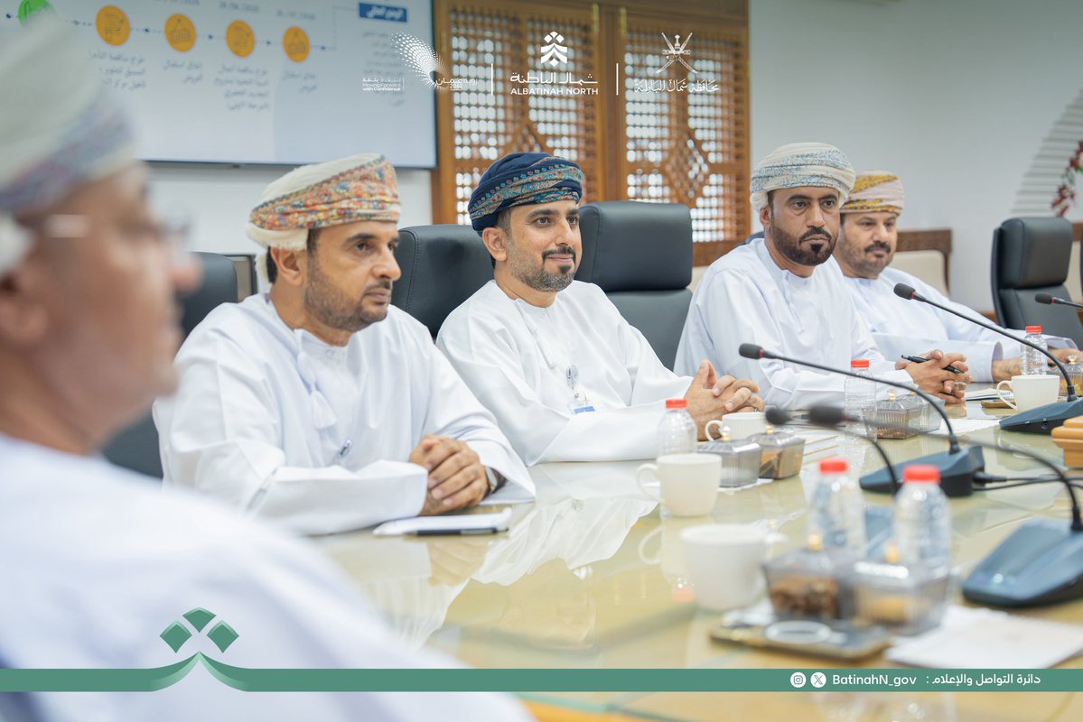 BatinahN_gov's tweet photo. ترأس سعادة الشيخ سعود بن محمد الهنائي، والي #صحار، اجتماعًا لمتابعة سير تنفيذ عددٍ من المشاريع، والوقوف على أبرز التحديات التخطيطية والتنفيذية التي تواجهها، بحضور عدد من المختصين بالمحافظة وممثلي المؤسسة التنموية للمسؤولية الاجتماعية لقطاع الطاقة "ركان" https://t.co/3MwczXhUqA