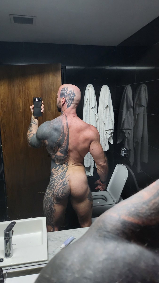 alexgrossox's tweet photo. Scratch me In the back 😈❤️ https://t.co/20pXVQtZVU
