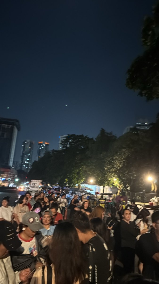 caprikenszn's tweet photo. DITO NA ME DAMI NA TAO 

UNLEASH SB19 LOLLAPALOOZA
@SB19Official #SB19
#SB19atLollapalooza https://t.co/vYR0QknFvp