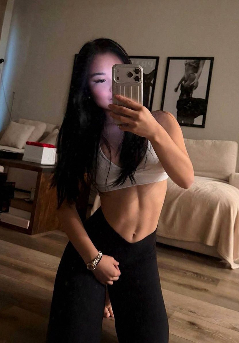 itsemilychoiii's tweet photo. today’s selfie please enjoy https://t.co/ZE69PWyzmJ