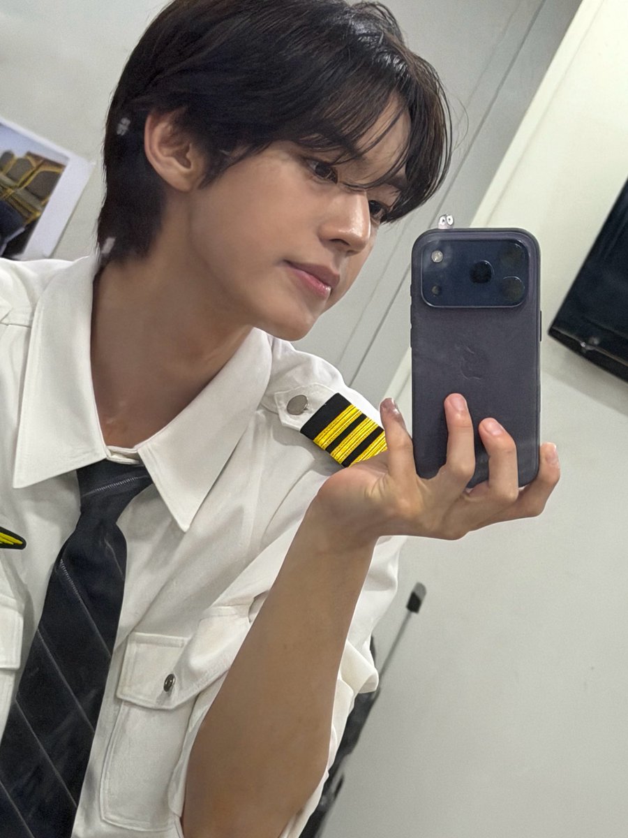 dohoonbliss's tweet photo. 260731 #DOHOON weverse update 🌟

🐺 ✈️✈️

#투어스 #도훈 #ドフン https://t.co/KxyzFy6iTL