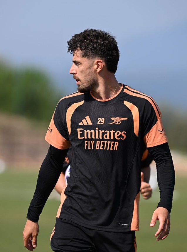 MeechAura's tweet photo. Heard you need a striker… 👀 @realmadrid https://t.co/NVOujJYHcx