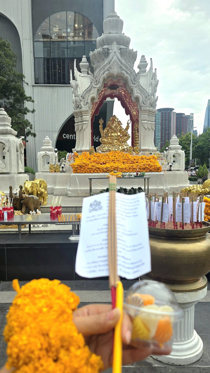 Thida7a's tweet photo. วันนี้แวะไปไหว้ 🙏 ขอพรท่านก่อนกลับบ้านค่ะ 🐘✨️

ขอให้ทุกคนที่พบเจอทวิตนี้ ประสบความสําเร็จในสิ่งที่ตั้งใจ ในสิ่งที่วางแผน ในสิ่งที่ปรารถนา ไปด้วยกันนะคะ ✨💖🐁 กดไลค์น้อมรับพรได้เลยค่ะ 💗✨️ https://t.co/wCxhVlHqQ7