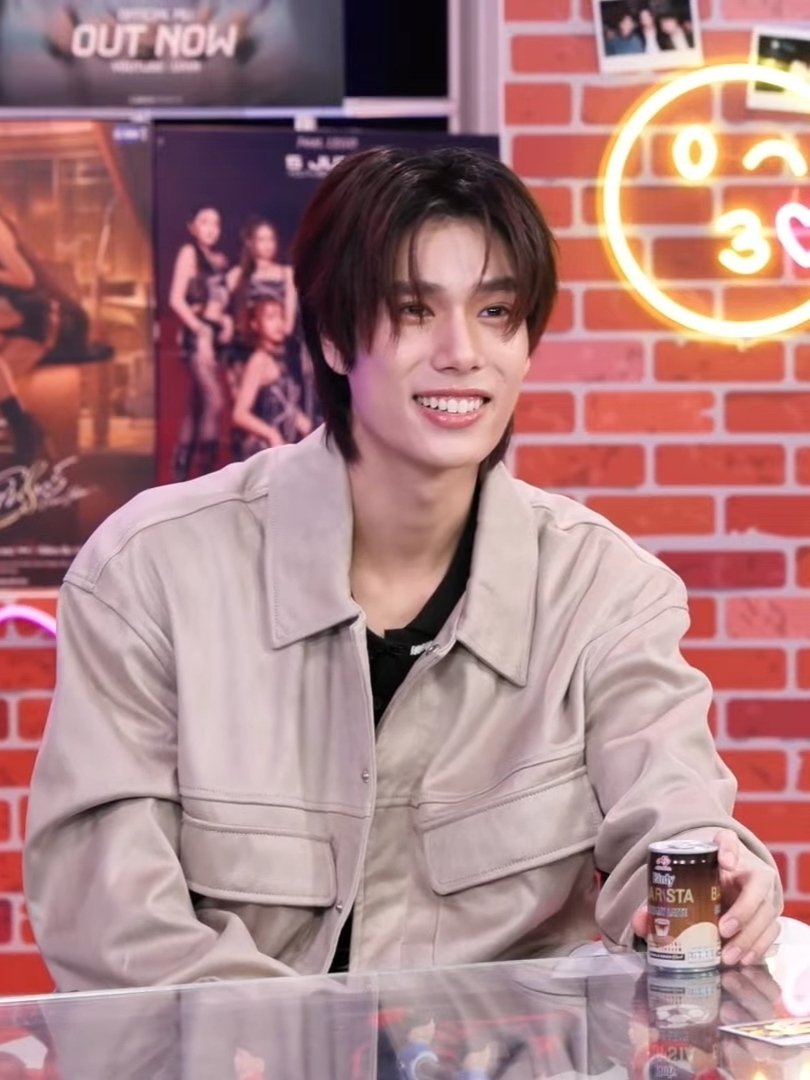 j0zephyne's tweet photo. น่ารักแบบหัวใจจะแตก ยิ้มหวานทั้งไลฟ์เลย

PHUWIN BIRDY BARISTA LH

#GMMTVLiveHouse
#phuwintang https://t.co/gJC8oiDAnv