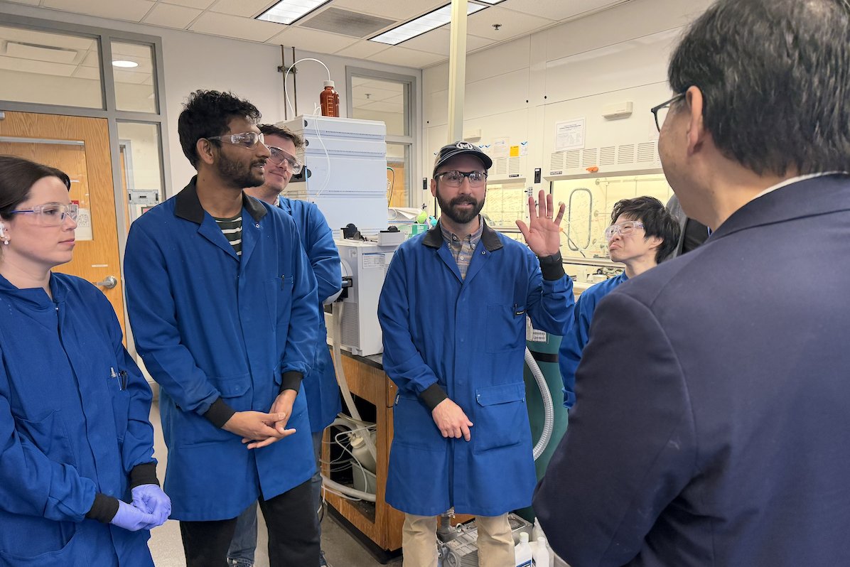 PatrickHwuMD's tweet photo. Amazing work is happening in @MoffittNews' Drug Discovery Biology and Chemistry labs.

These teams are turning promising discoveries into new possibilities for patients. I’m proud of their collaboration and commitment to our mission! @StuartMaudsley @monastyrskyi @LopchukLab https://t.co/PWASdoDR5a