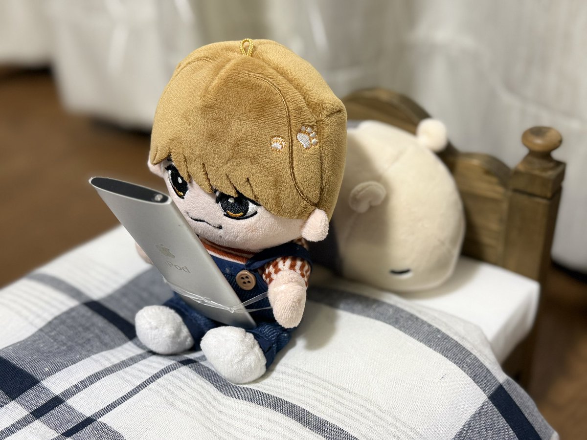 taberu11_14's tweet photo. ちいさいバクちゃんもいる
まちゅぬいちゃんもいる
何故これを思いつかなかったのか
ということで今更だけど留学中のトラジャハウスの松倉くんとバクちゃんを再現してみましたよ
めっちゃかわちいですね
スマホ大きすぎるけどね笑 https://t.co/eX74SjsrK2