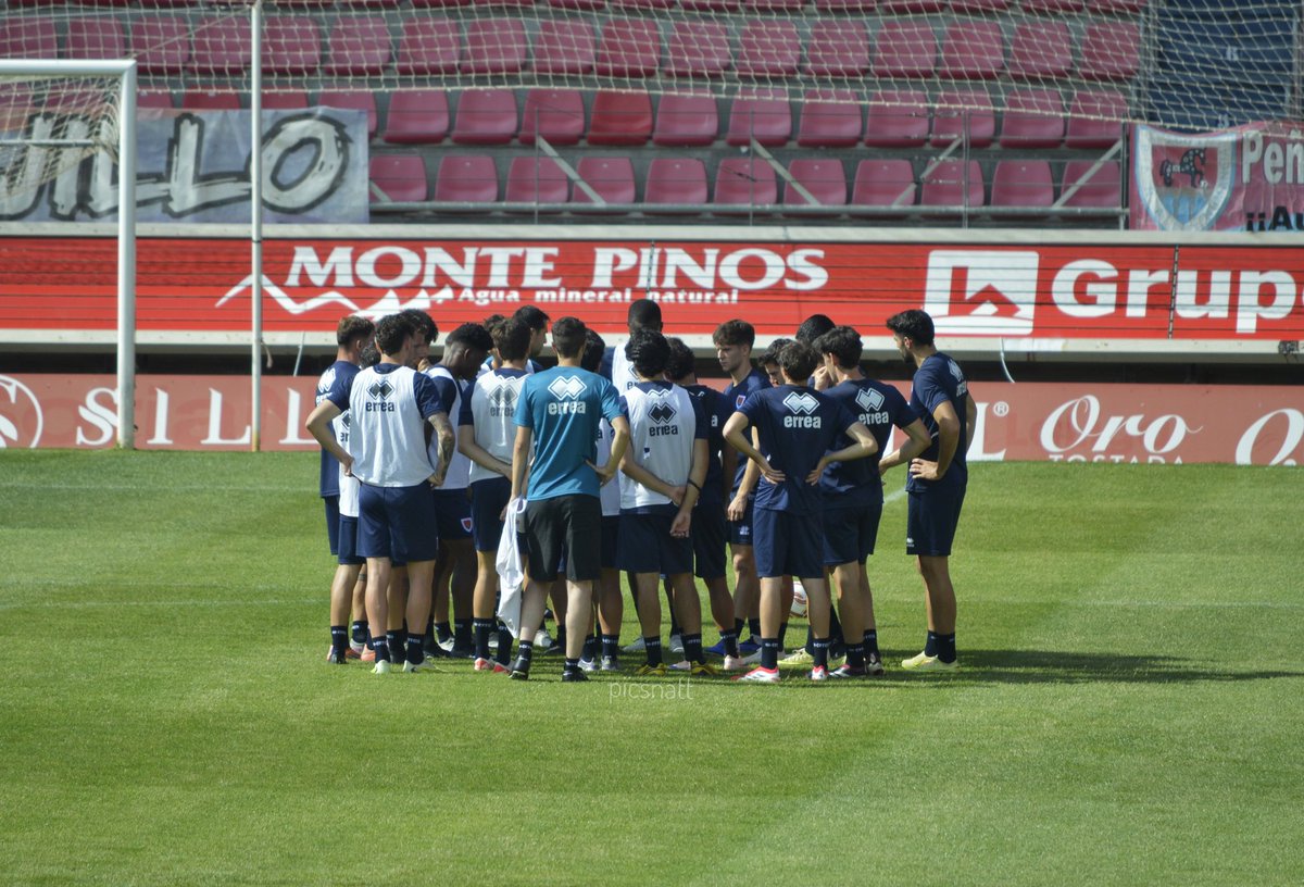 PicsNatt_'s tweet photo. Las primeras de la temporada! ❤️💙 https://t.co/LTVXAXz4tF