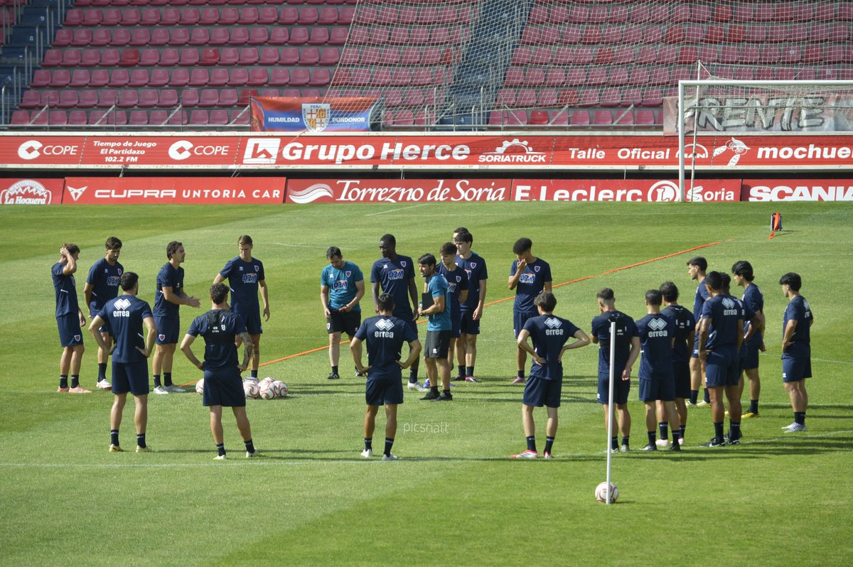 PicsNatt_'s tweet photo. Las primeras de la temporada! ❤️💙 https://t.co/LTVXAXz4tF
