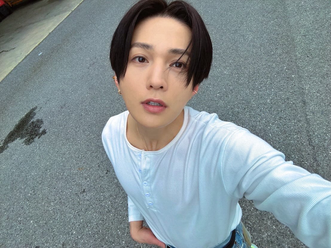 hamuhamuu_suuki's tweet photo. 八木勇征さん、音楽番組といいバラエティといい髪色を黒にしてからの見つかり具合が半端ないし何より私が大好きなのでこのままもうしばらく黒髪でいてほしいです https://t.co/w86anrWPr6