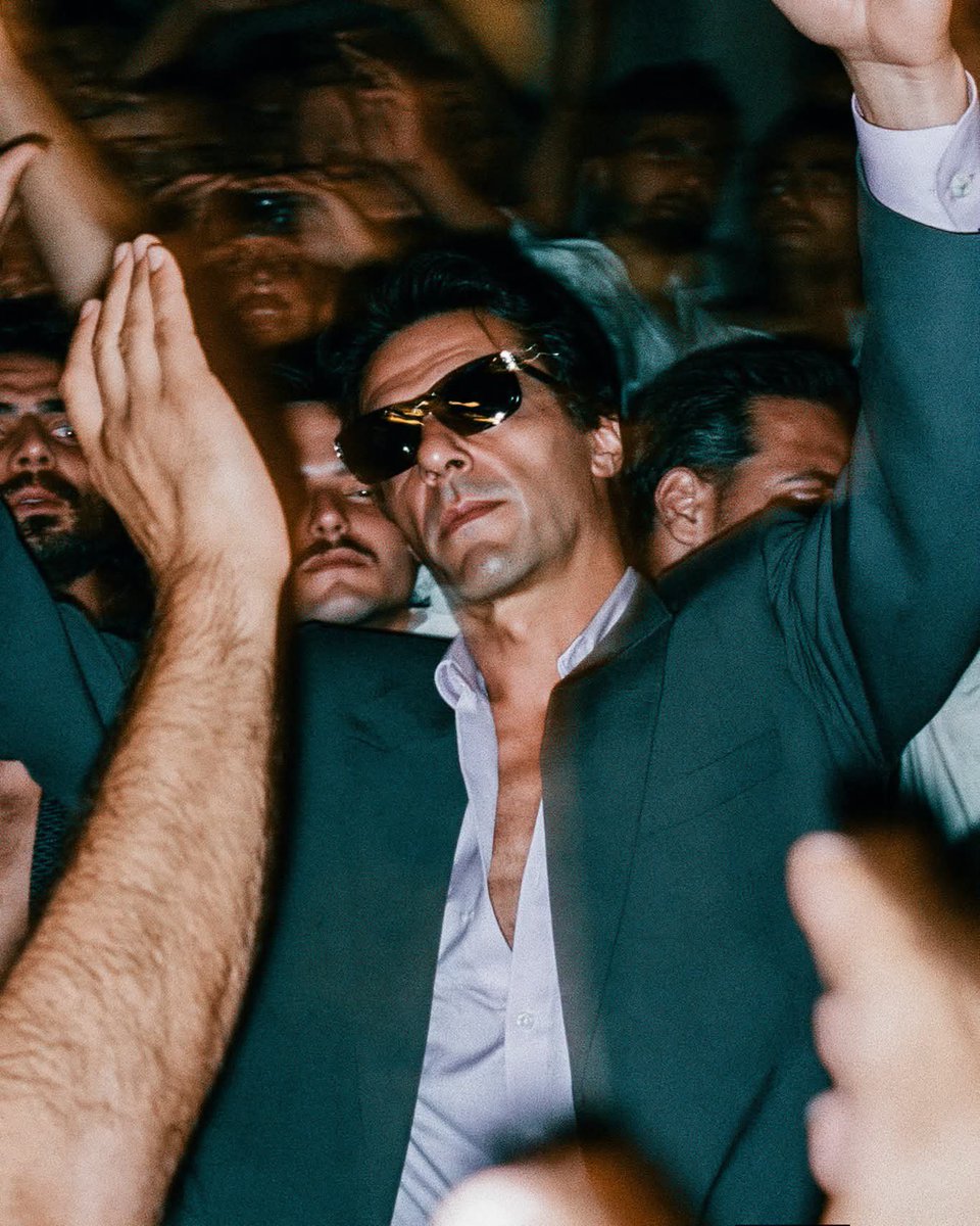 Maria_Baloch427's tweet photo. #زنجیریں_توڑو_خان_کو_چھوڑو
Release Imran Khan https://t.co/F9hbHvScK9
