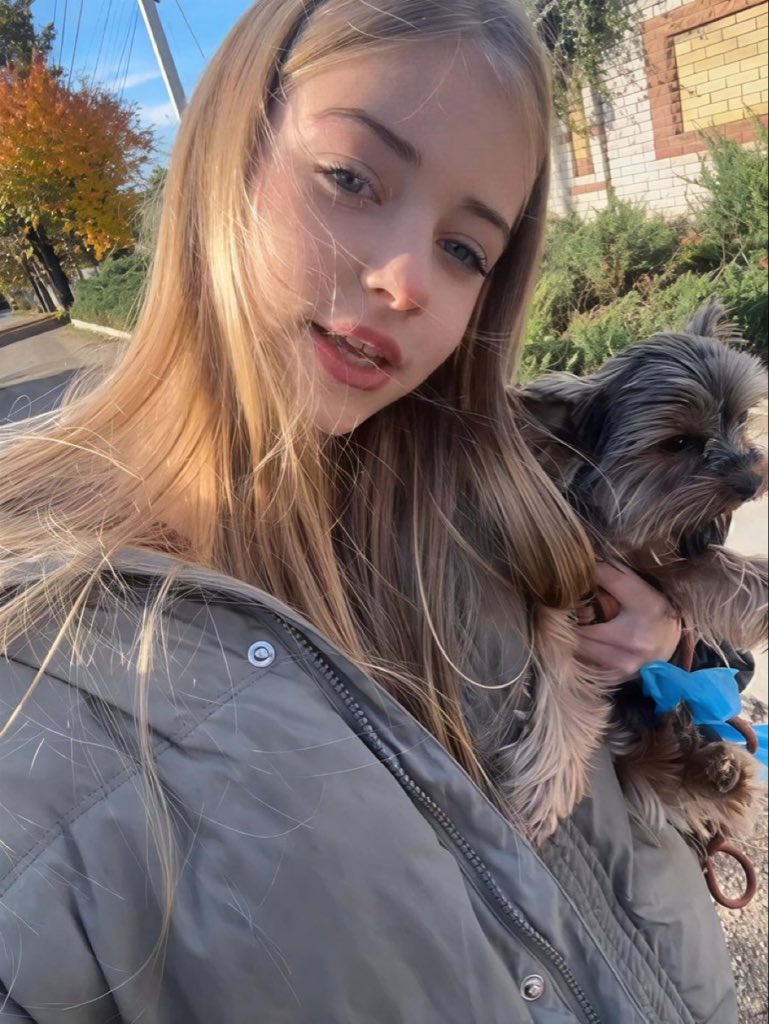 dasha_lonio's tweet photo. Give me your best pickup line. 😂 https://t.co/Uyn27V9k9c