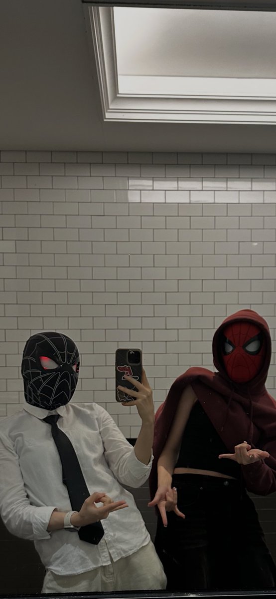 awiiden's tweet photo. My date BTW 🕷️💋 https://t.co/J6ZqlQWz2z