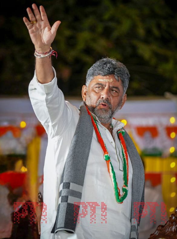 PunsterX's tweet photo. While BJP is embroiled in paper leaks and crushing dissent, Karnataka CM DK Shivakumar is taking steps for the benefit of GenZ's future. https://t.co/VOpkwBzT7t