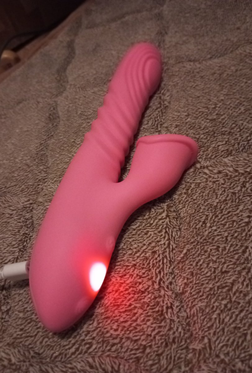 hdaisuki5050's tweet photo. 明日、妻とのカーセックスで使用予定のバイブです。

使用後、そのままの状態でお譲りします。
新しいおもちゃの購入資金に充てたいと考えています。

買取可能な方はDMにてご連絡ください。

📍日時：7/31 23:00頃
📍場所：福岡県大野城市近辺

※ドタキャンされない方のみお願いします。 https://t.co/pykJHyRzh4