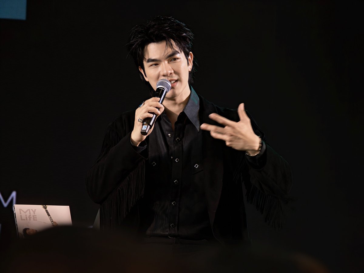 mbebeconcon's tweet photo. ประทับใจคำพูดพี่มายที่ฟังใน Movies ประโยคนึง (คำพูดไม่เป๊ะ)"ผ่านช่วงป๊อบปูลาร์มาแล้ว 4-5ปีนี้ก็นับเป็นเวลาที่นานพอ ที่เราติดตามผลงานกันและกัน ก็อยากให้กรีนนี่โรสอยู่ด้วยกันไปนานๆ ไปตลอด จนตายเลย ผมพูดจริงๆ เพราะตัวตนของผมก็เป็นแบบนี้ คงไม่ได้เปลี่ยนไปเท่าไหร่" โอเคนุจะอยู่จร้า 🌹 https://t.co/CN0z8eyTTT