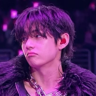 thvgaggedme's tweet photo. pouty kitty https://t.co/vE1nwJ1rkY