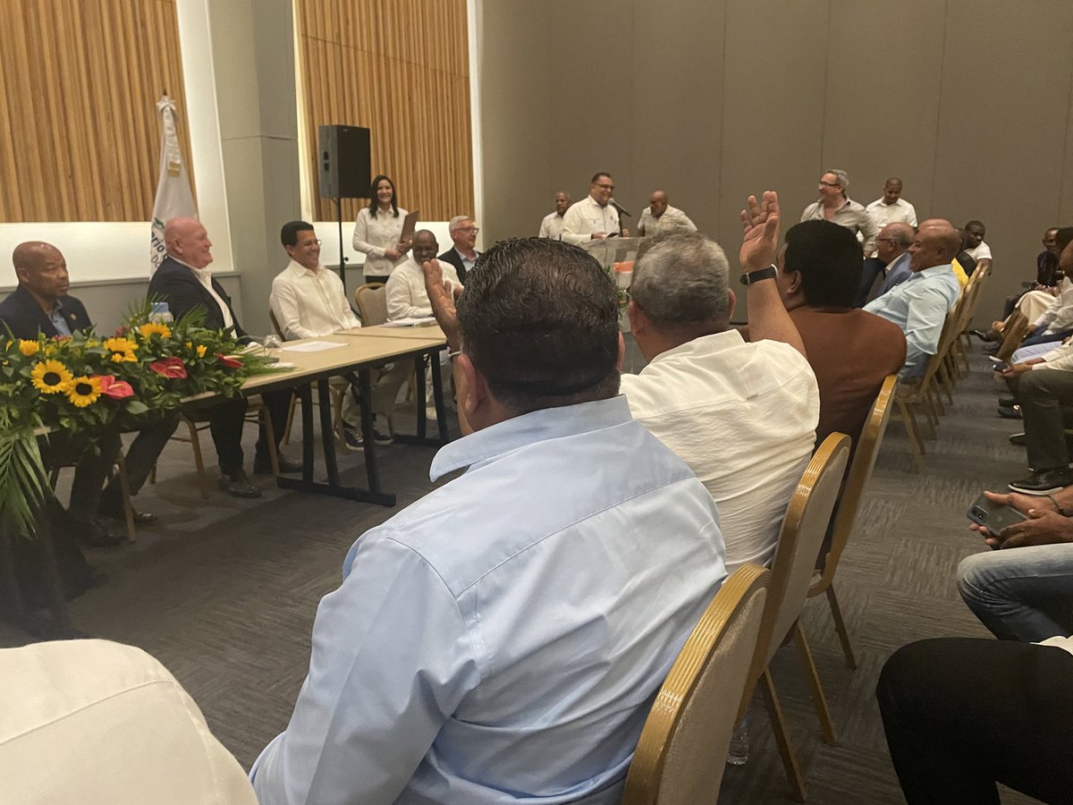 Diazg11G's tweet photo. Agradecida de haber participado en El acuerdo firmado esta semana entre el Ministerio de Turismo y la Federación Internacional de los Trabajadores del Transporte (ITF) orientado a fortalecer el transporte turístico de la República Dominicana
#ITF #mitur #transporte #seguridadvial https://t.co/zo5fTzfav7