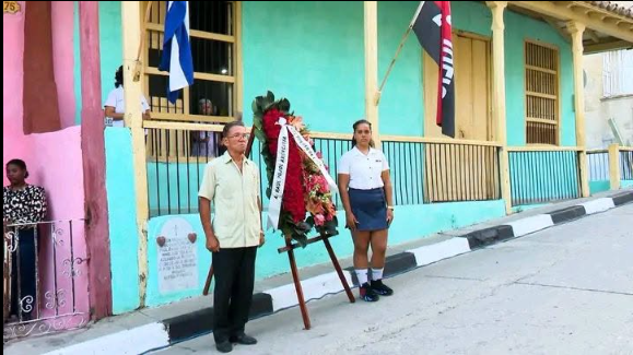 SerranoMidiala's tweet photo. Cada 30 de julio, en el santiaguero Callejón del Muro, vuelve a sentirse el dolor por la pérdida atroz de dos hijos de esta ciudad clandestina y rebelde: Frank País y su compañero de lucha, Raúl Pujols.
#CubaEstáFirme https://t.co/eSZYJoV4VF
