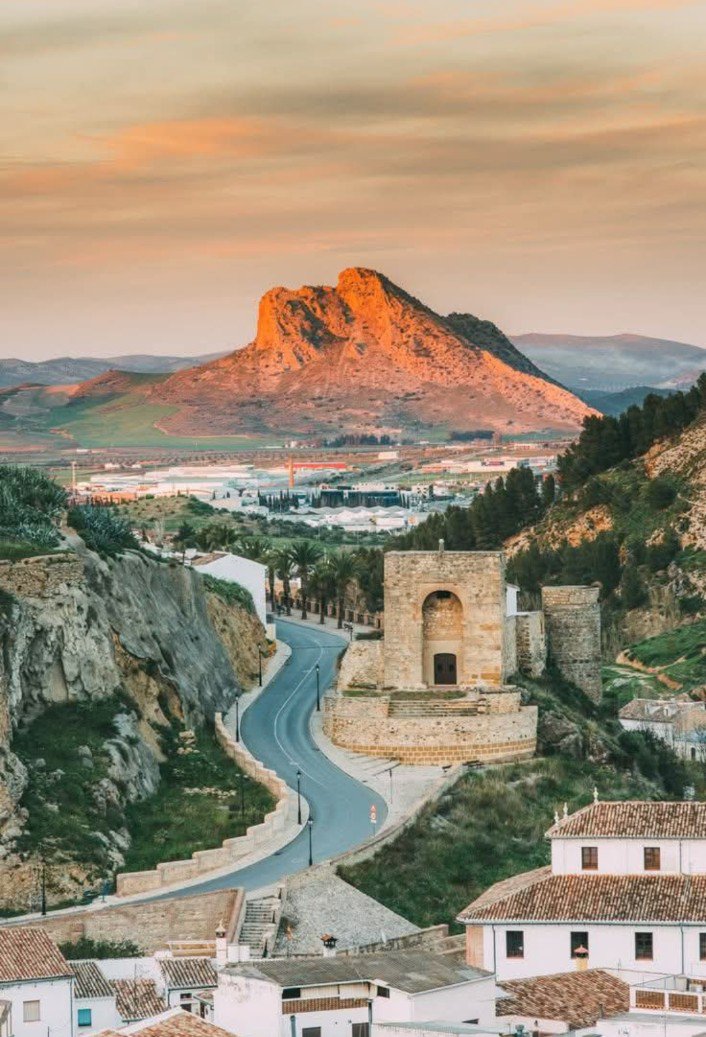 mulhersonhador's tweet photo. Caminante, no hay camino,
se hace camino al andar.
Al andar se hace el camino,
y al volver la vista atrás
se ve la senda que nunca
se ha de volver a pisar. https://t.co/LFXp5m8nbq
