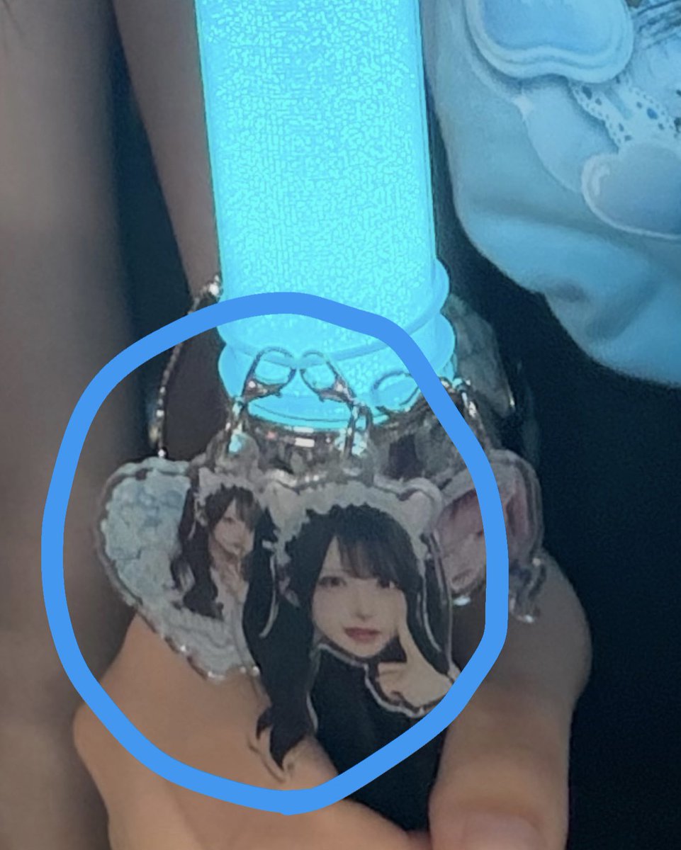 yumenya3's tweet photo. ライブ始まる前までちゃんと付いてたのに😭😭
奇跡起きて見つかったりしないかなほんとにお願いします😭😭😭諦められないどうしても՞߹ - ߹՞ https://t.co/oVSWldWZMX