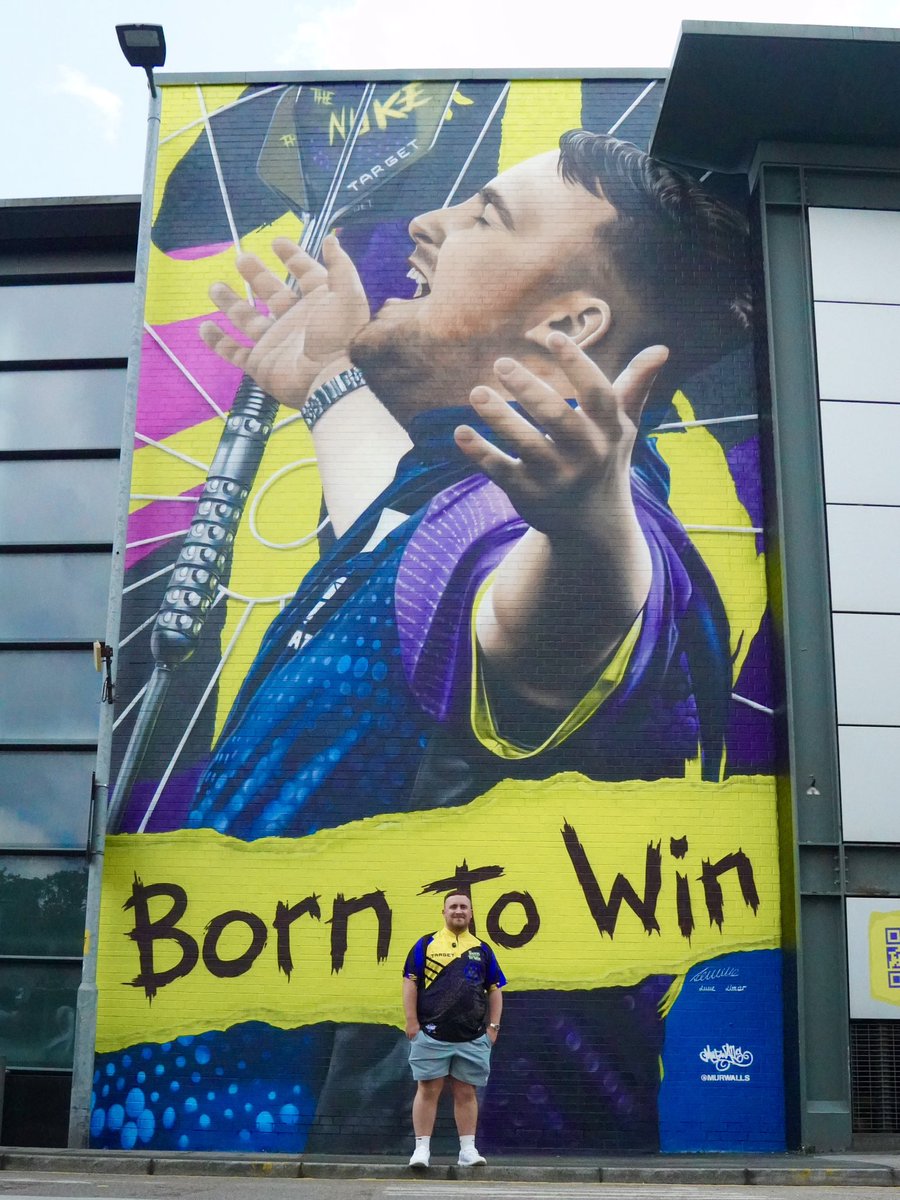 LukeTheNuke180's tweet photo. what a day❤️ 

thank you so much to everyone involved in creating this mural @TargetDarts @MurWalls. incredibly grateful for all the support and never thought something like this would happen in my hometown🙏🏼 

also with the help of target we are donating darts equipment to 63 schools across the local area so hope even a few kids feel inspired and give darts a go themselves🫡