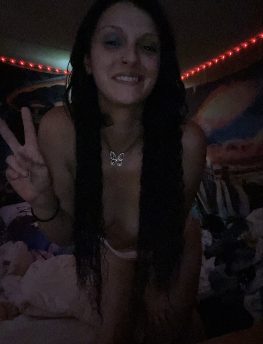 Alien_gone_Wild's tweet photo. Hi Itz Ya Girl Alien NaNu NaNu💋👽✌🏻
#MallorytheAlienCumSlutQueen👑 💦#FanslyModel #FanvueModel #PornHubModel 
👇🏻👇🏻👇🏻

https://t.co/RSwgkLSvM3 https://t.co/l7Ux2ZwL51