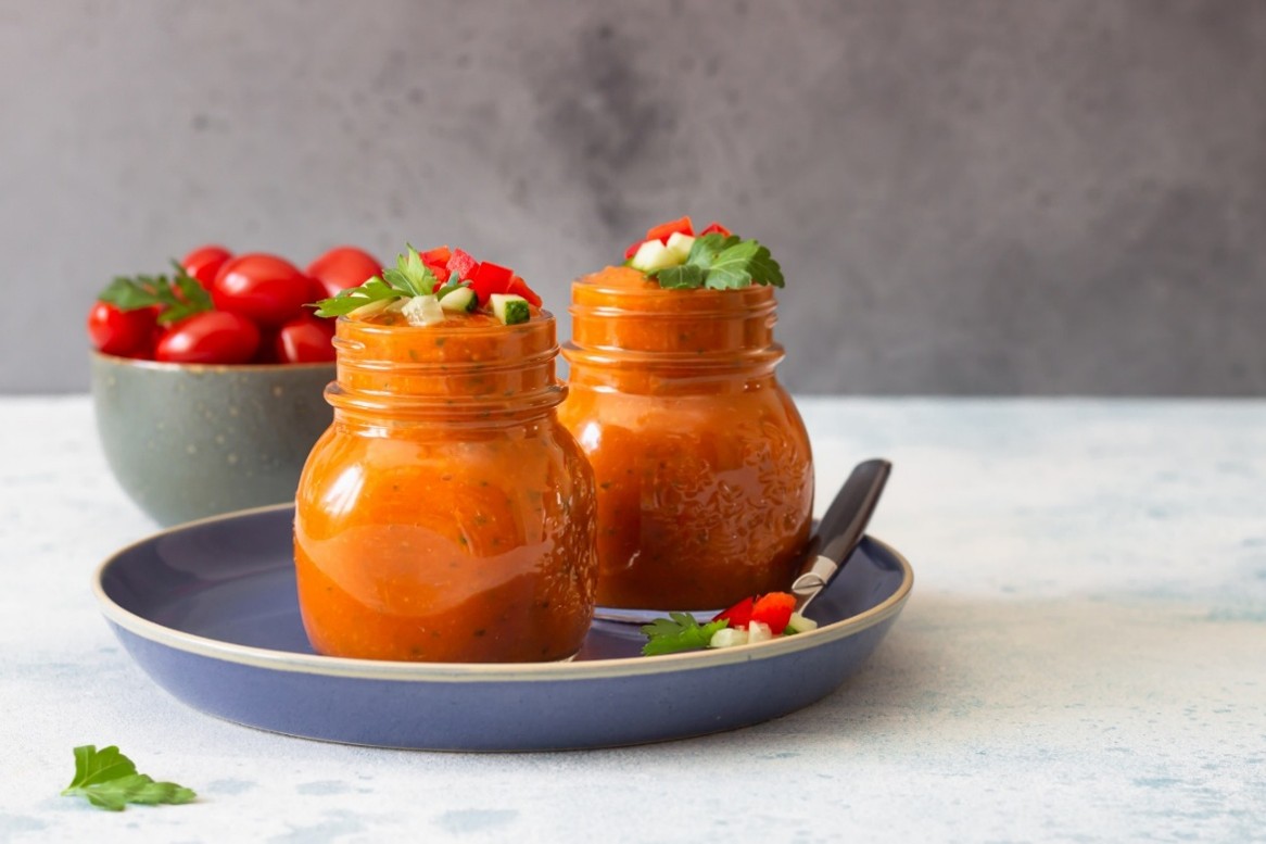 CarolAnnKates's tweet photo. 🥣🌞 Triple-digit temperatures call for something cool! My family's favorite Gazpacho is packed with ripe tomatoes, cucumbers, peppers & fresh flavor—the perfect no-cook summer meal! 🍅🥒🫑

📖 Full recipe: https://t.co/p9yawZBt0M

#Gazpacho #SummerRecipes #BeatTheHeat #HealthyEating #CookingTips #Foodie
