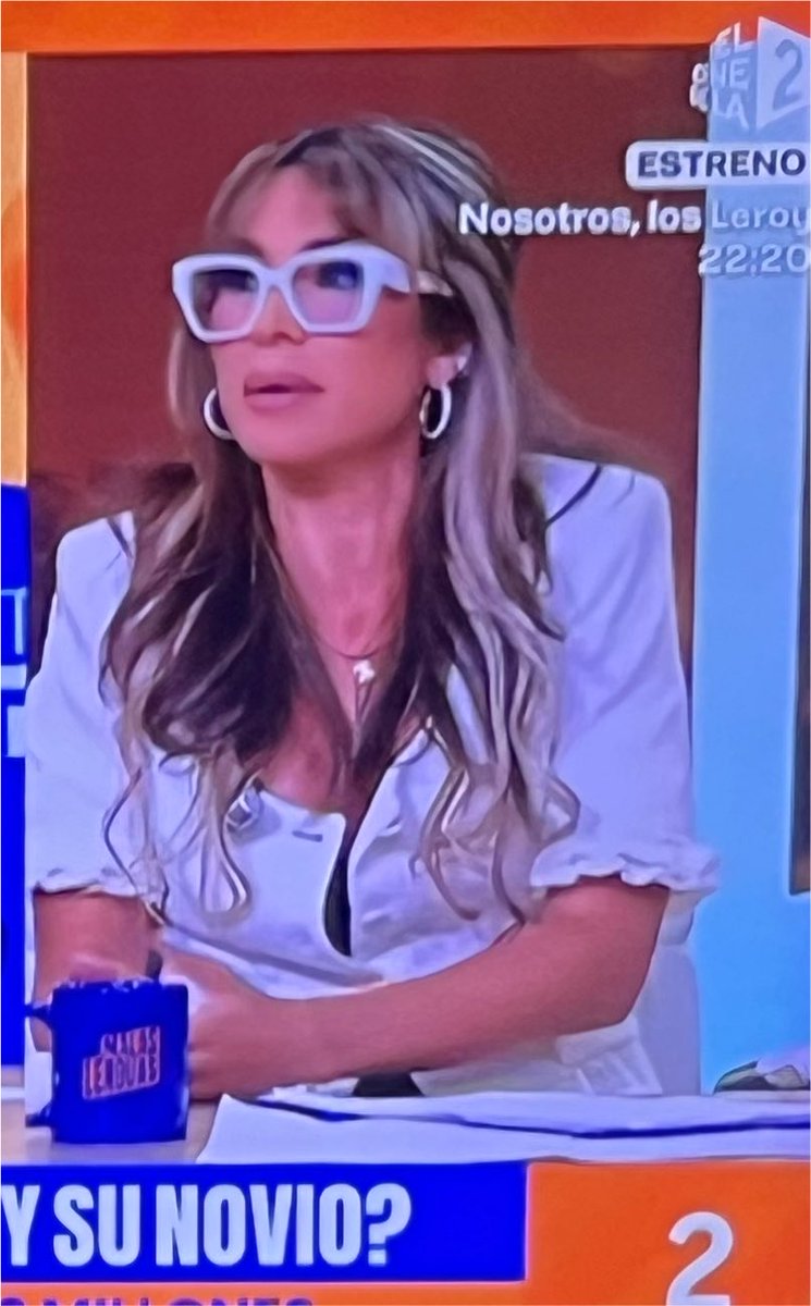 Ritaalberdi's tweet photo. Pero, de donde habéis sacado a esta mujer? 
Forma parte de algún plan maquiavélico para desprestigiar a la derecha? Al Periodismo? Al descaro estúpido sin complejos? 
@MalasLenguas_Tv 
La pluralidad no está reñida con la seriedad informativa, no? https://t.co/2mauCBCTz1