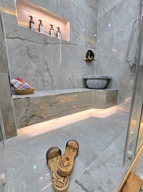 tigin40's tweet photo. Hamam kullanırken nüfus patlaması yaşayıp dünyayı yönetiyorduk. Nüfus artışı için ev tipi hamam kullanımının artması gerek. Siyonistlerin oyununa gelme, ev tipi hamam yaptır! https://t.co/CfPK0SUsd5